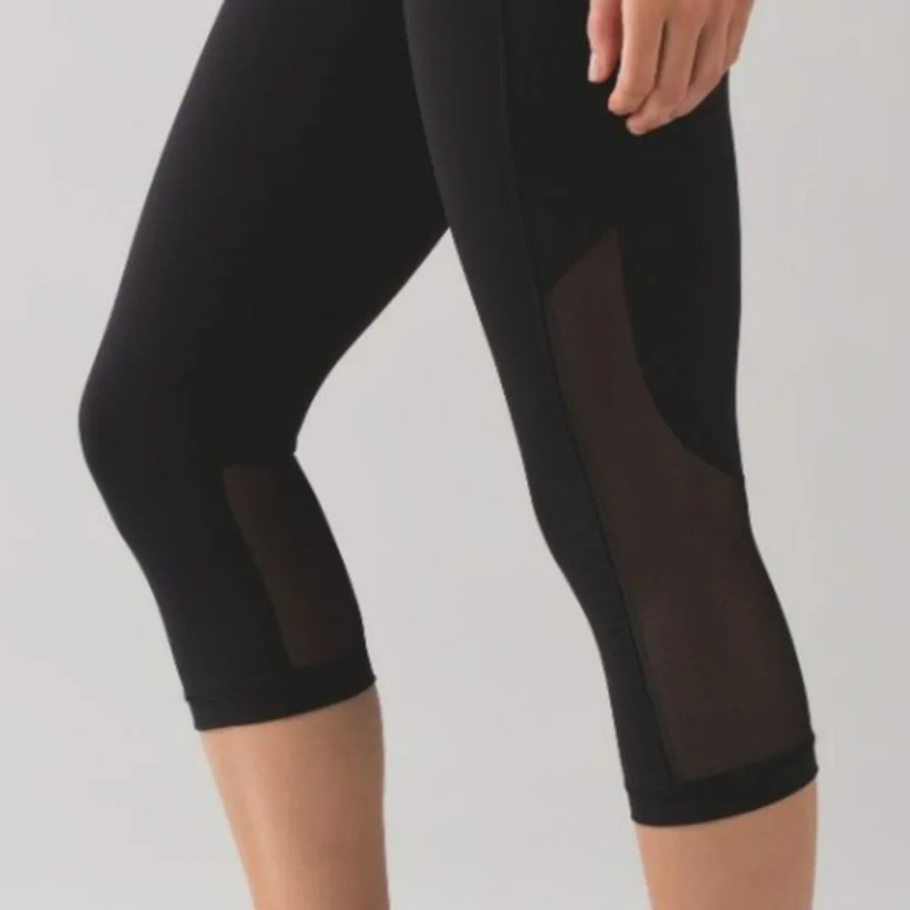 Lululemon Athletica Gear Up Black Mesh Crop Capris Leggings Size 8 - Excellent‎